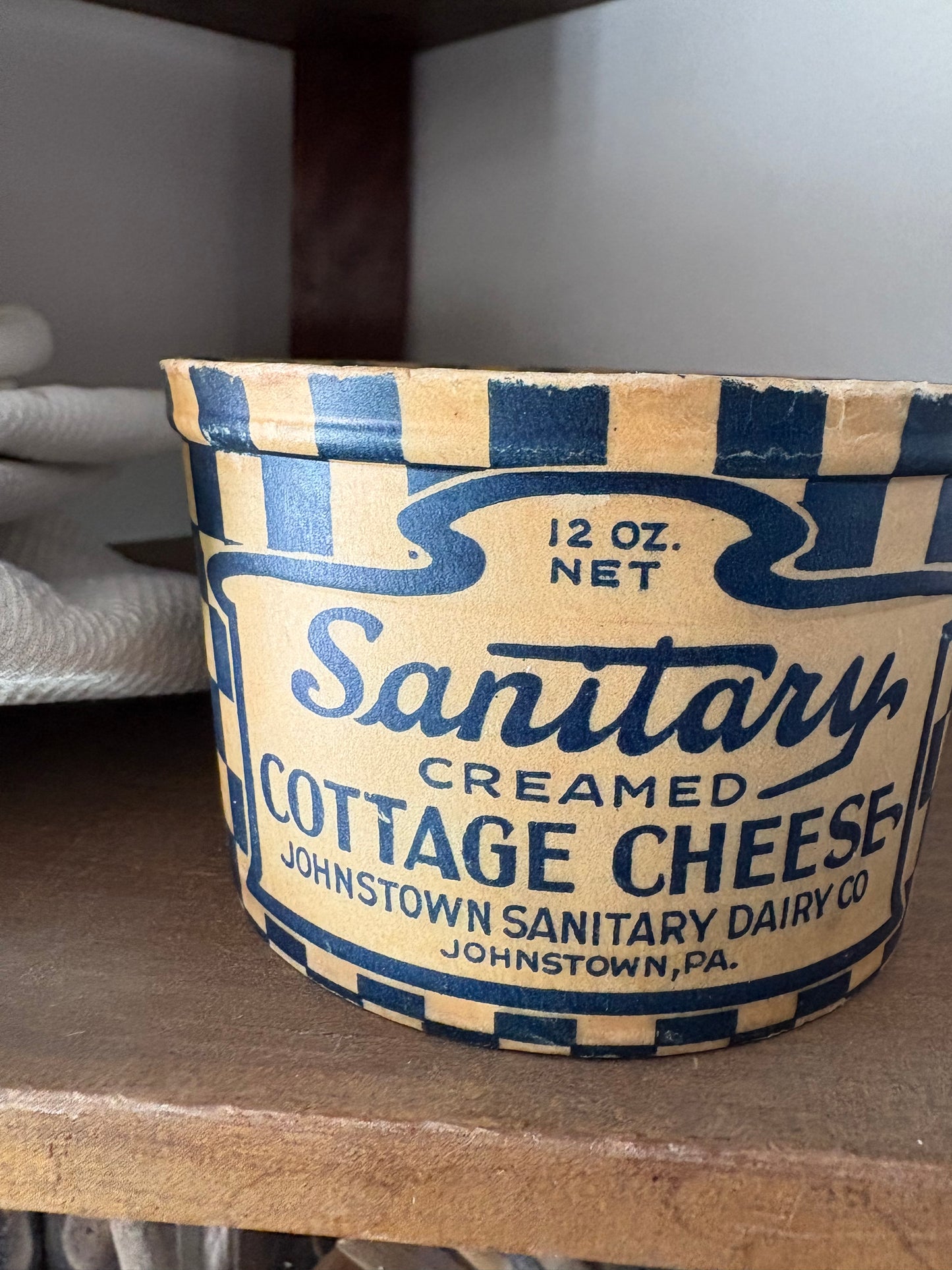 Vintage cardboard cottage cheese container