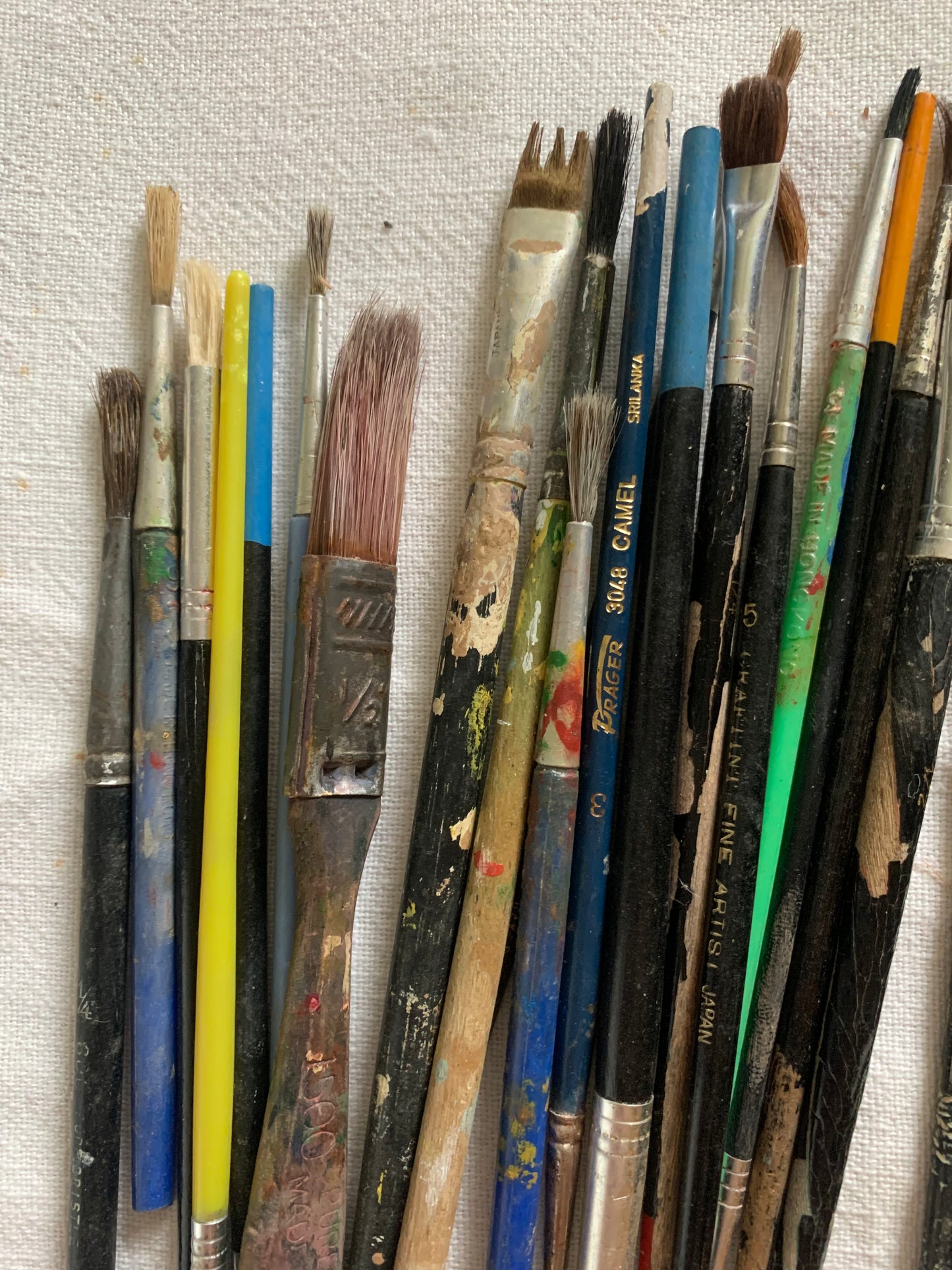 Vintage paint brush lot
