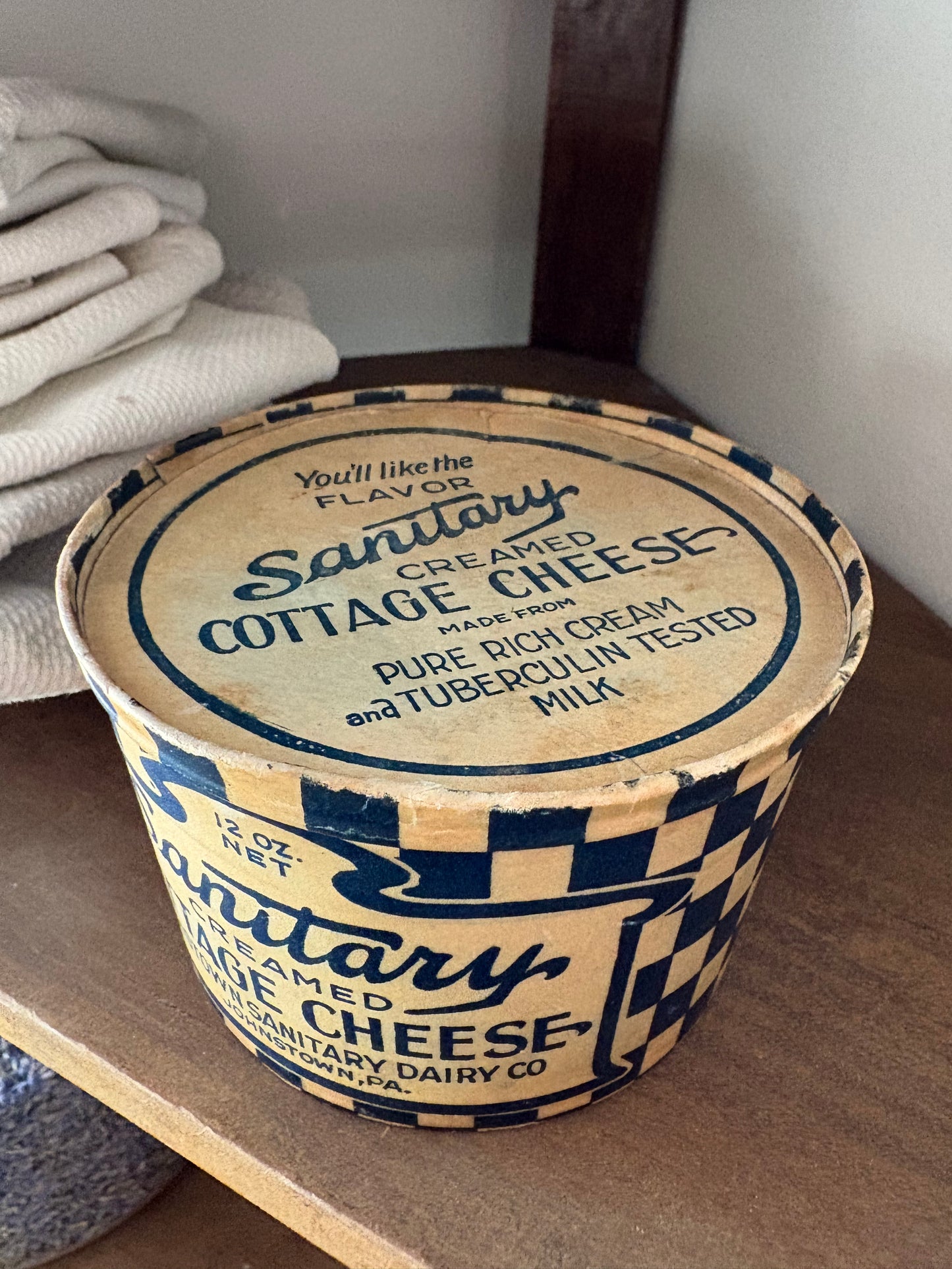 Vintage cardboard cottage cheese container