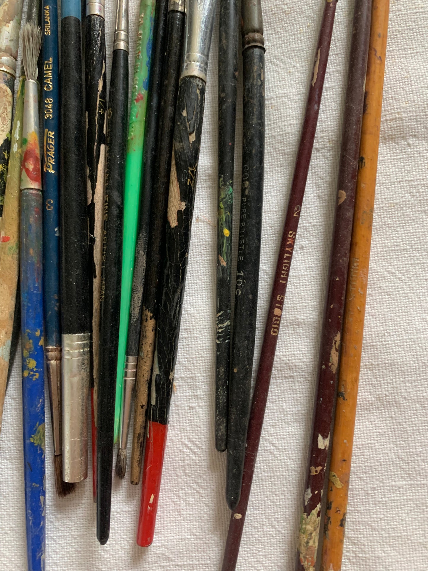 Vintage paint brush lot