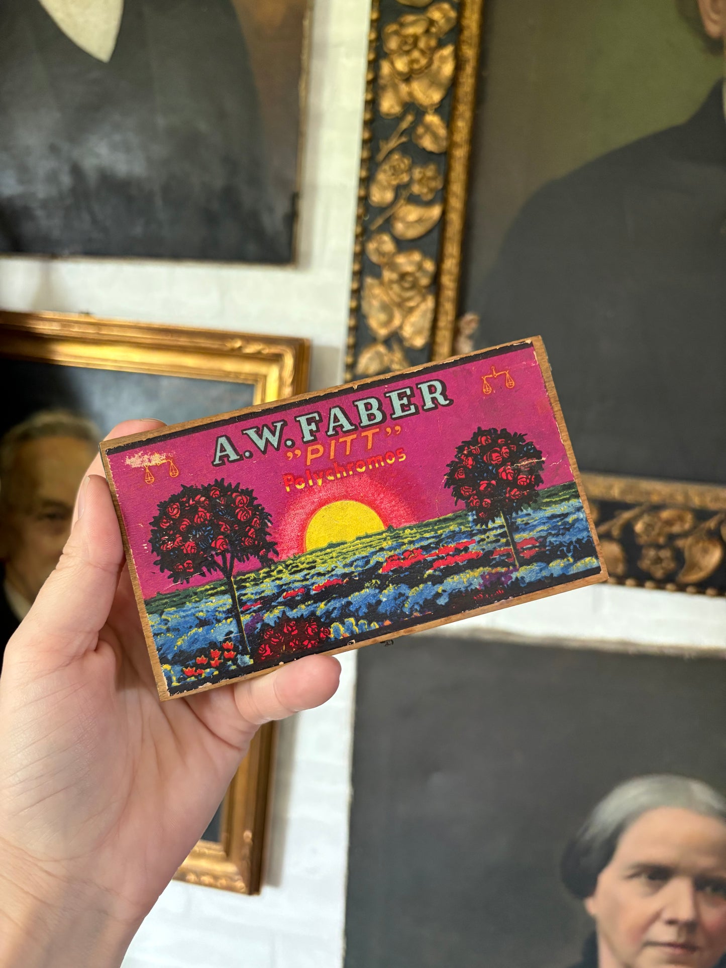 Vintage chalk box | art supplies