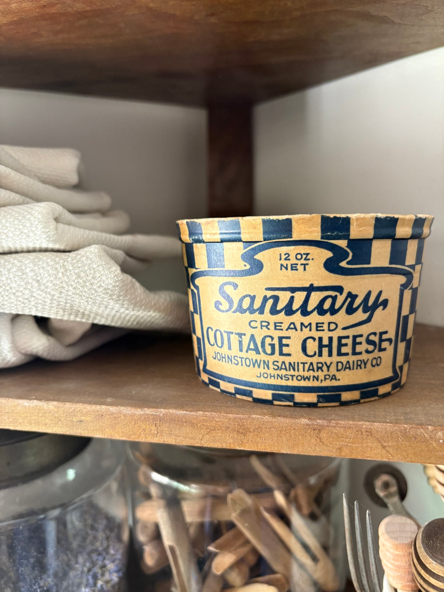 Vintage cardboard cottage cheese container
