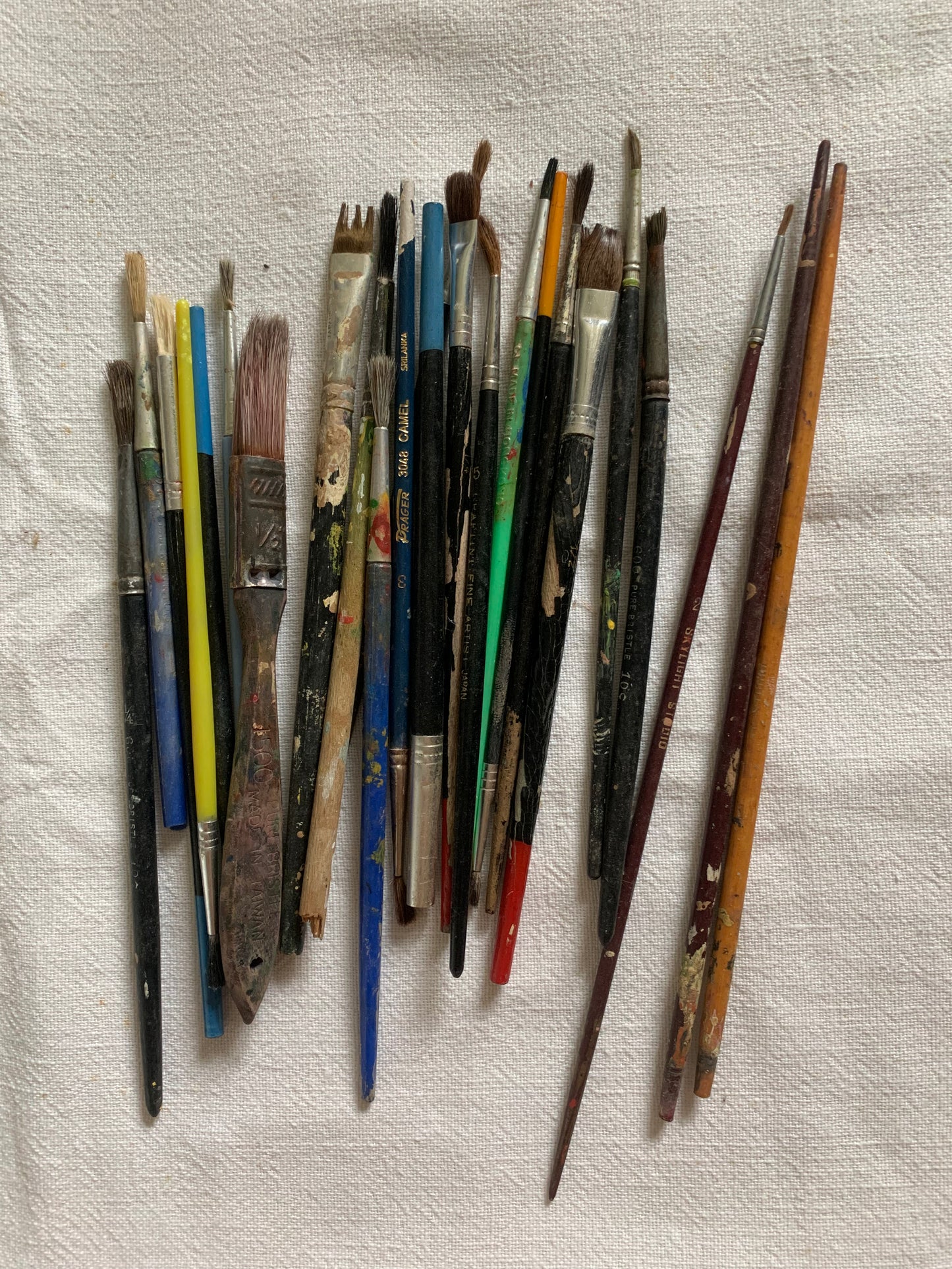 Vintage paint brush lot