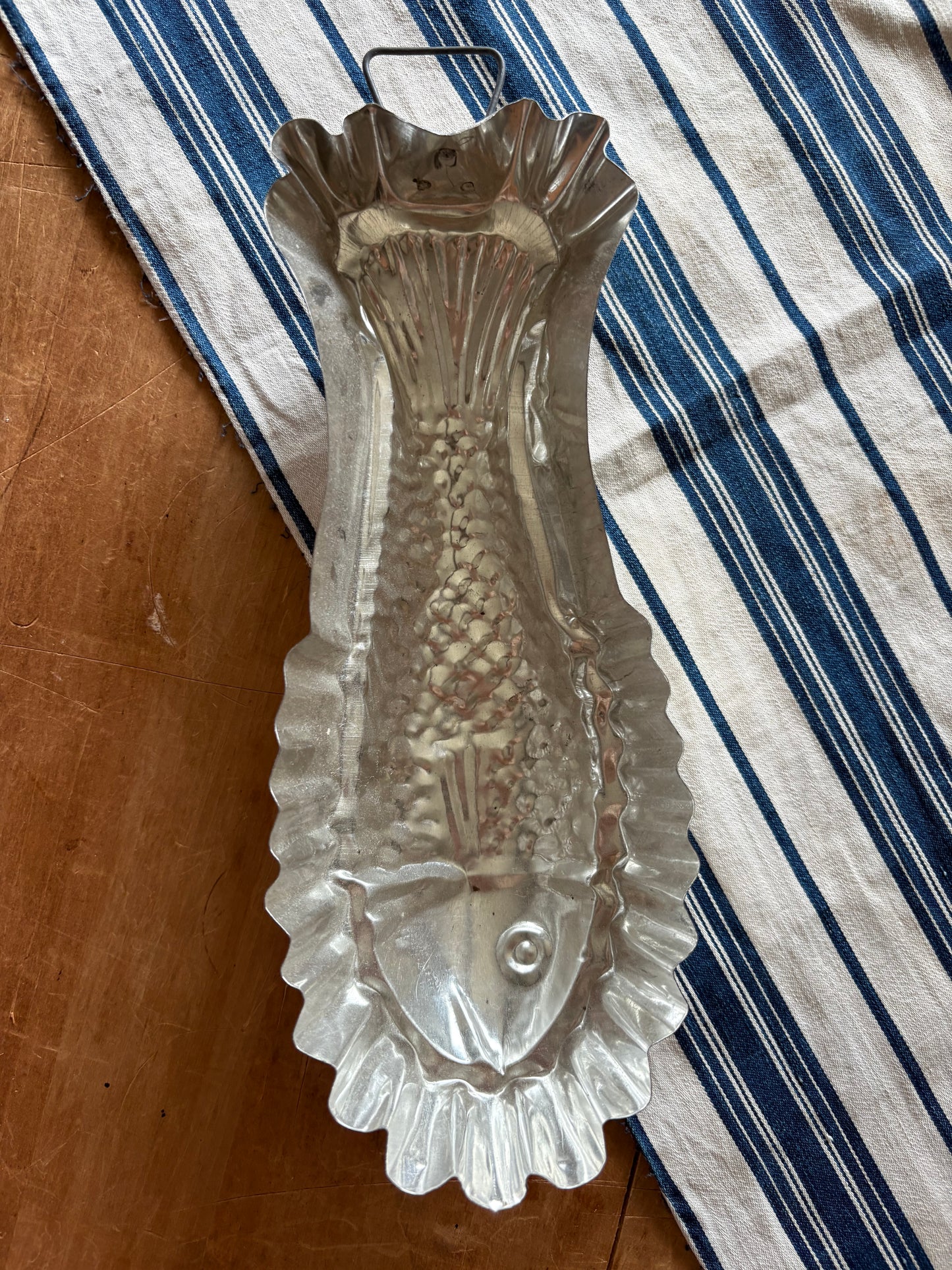 Vintage tin fish mold