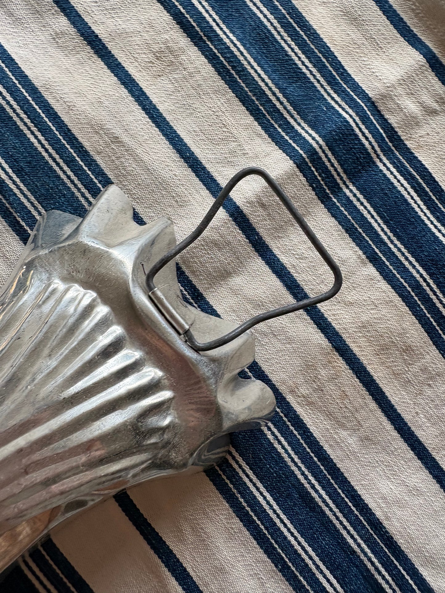 Vintage tin fish mold