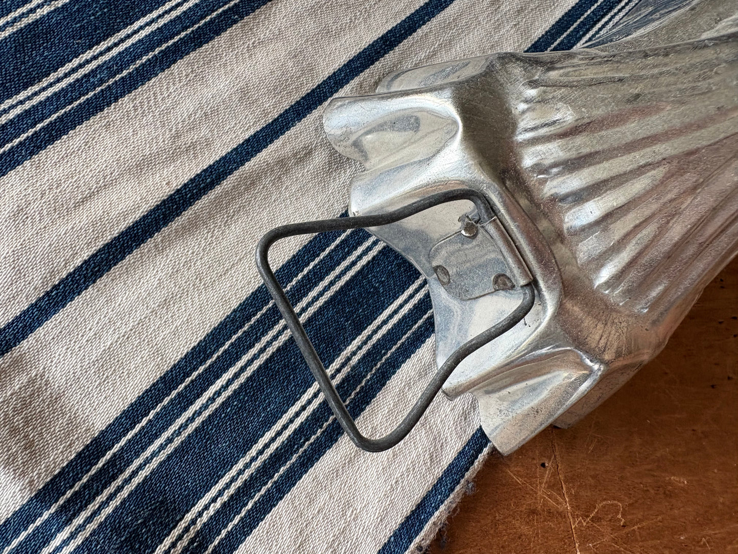 Vintage tin fish mold