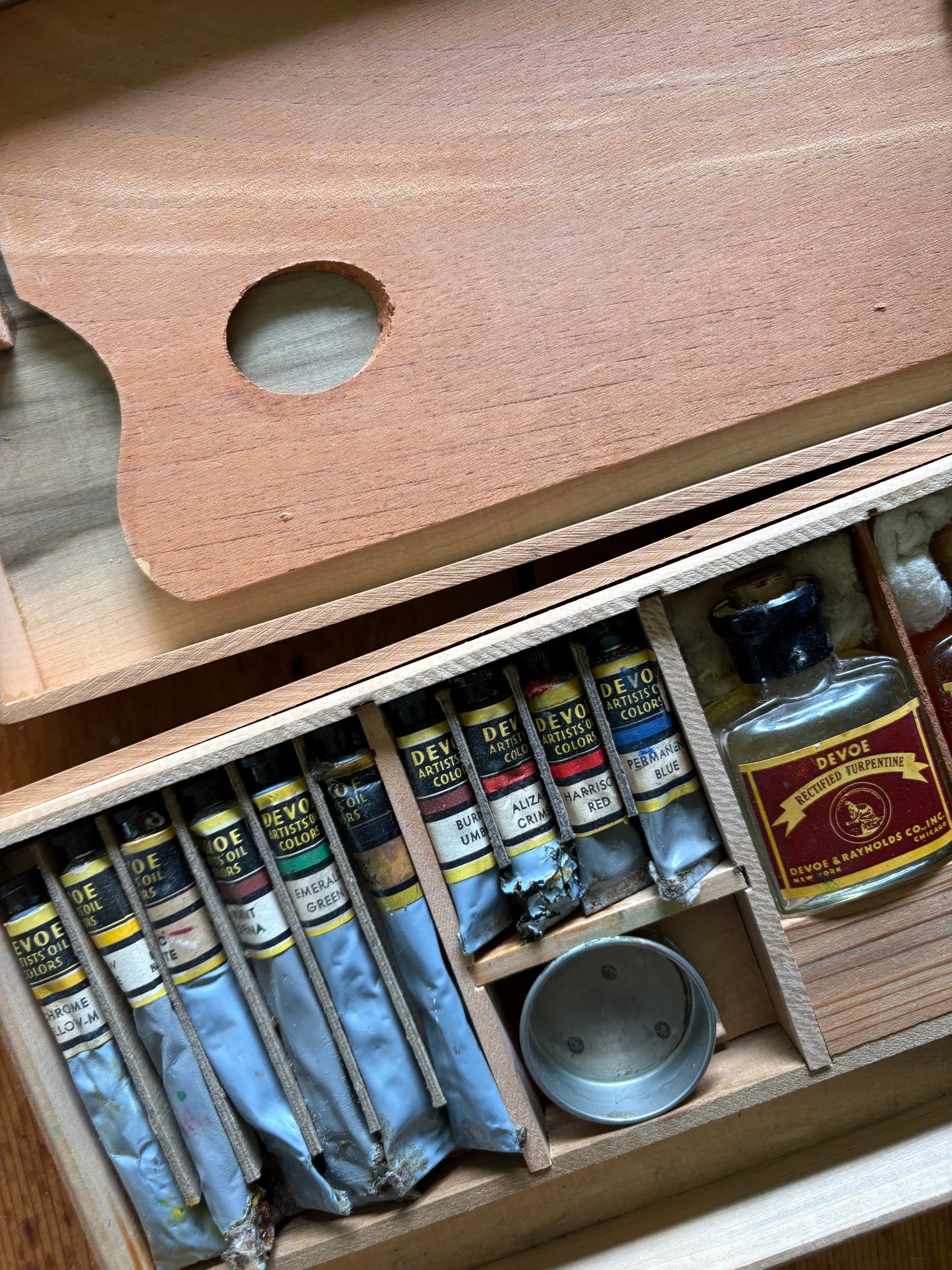 Vintage art supply box | paint & paint palette
