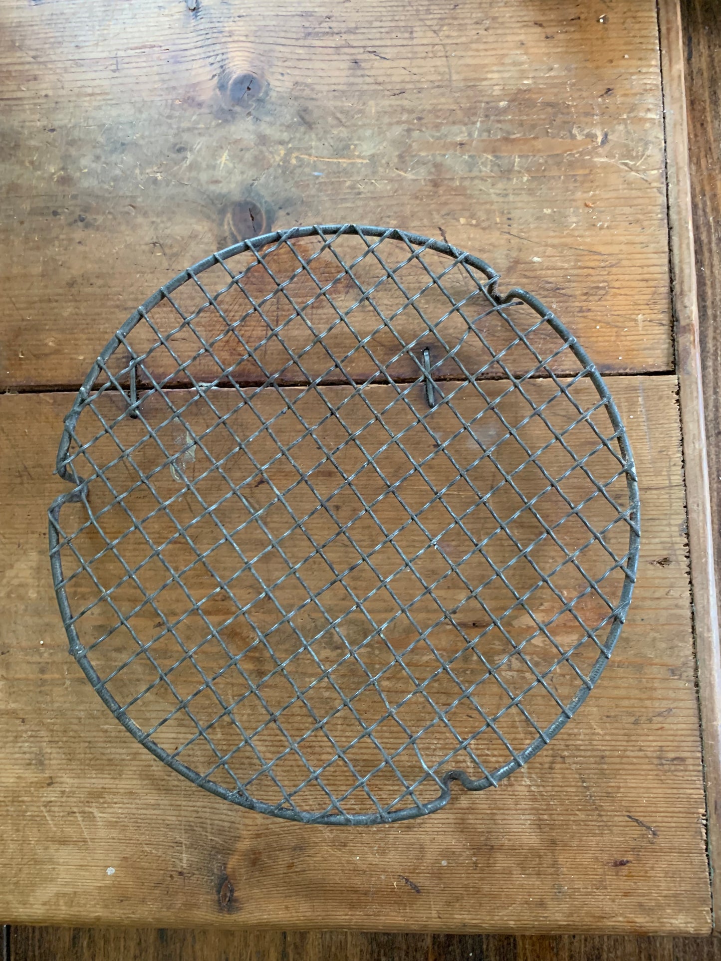 Antique wire cooling rack