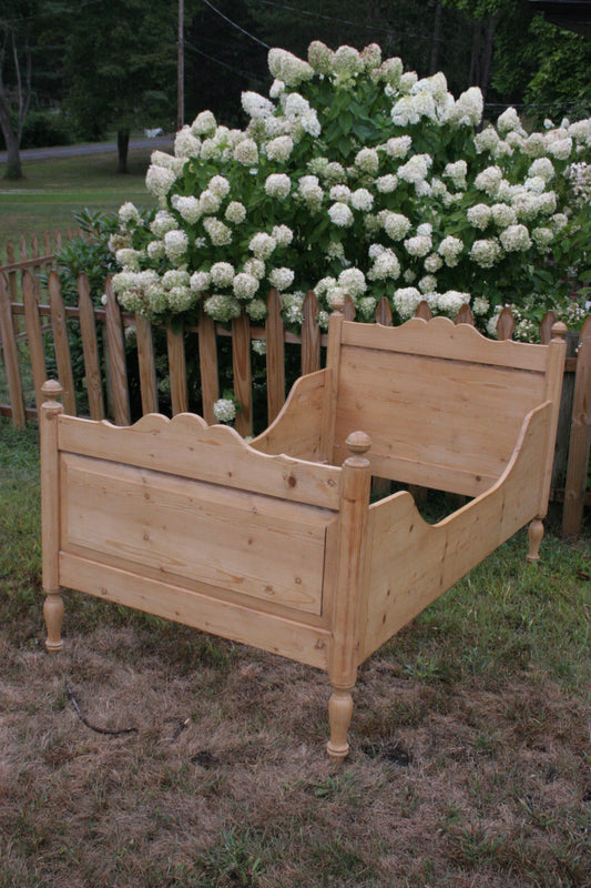 Antique English knotty pine sleigh bed | Twin