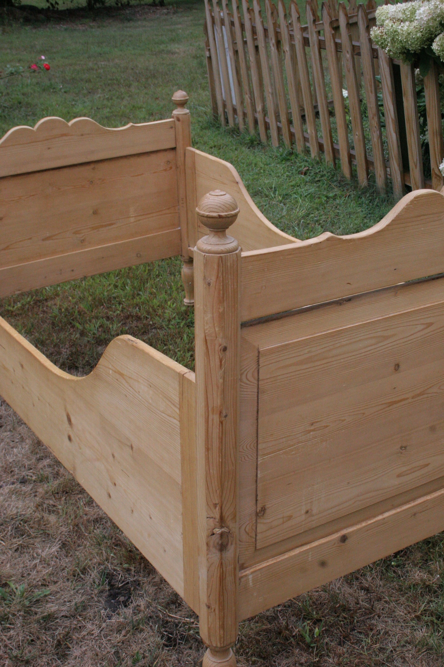 Antique English knotty pine sleigh bed | Twin
