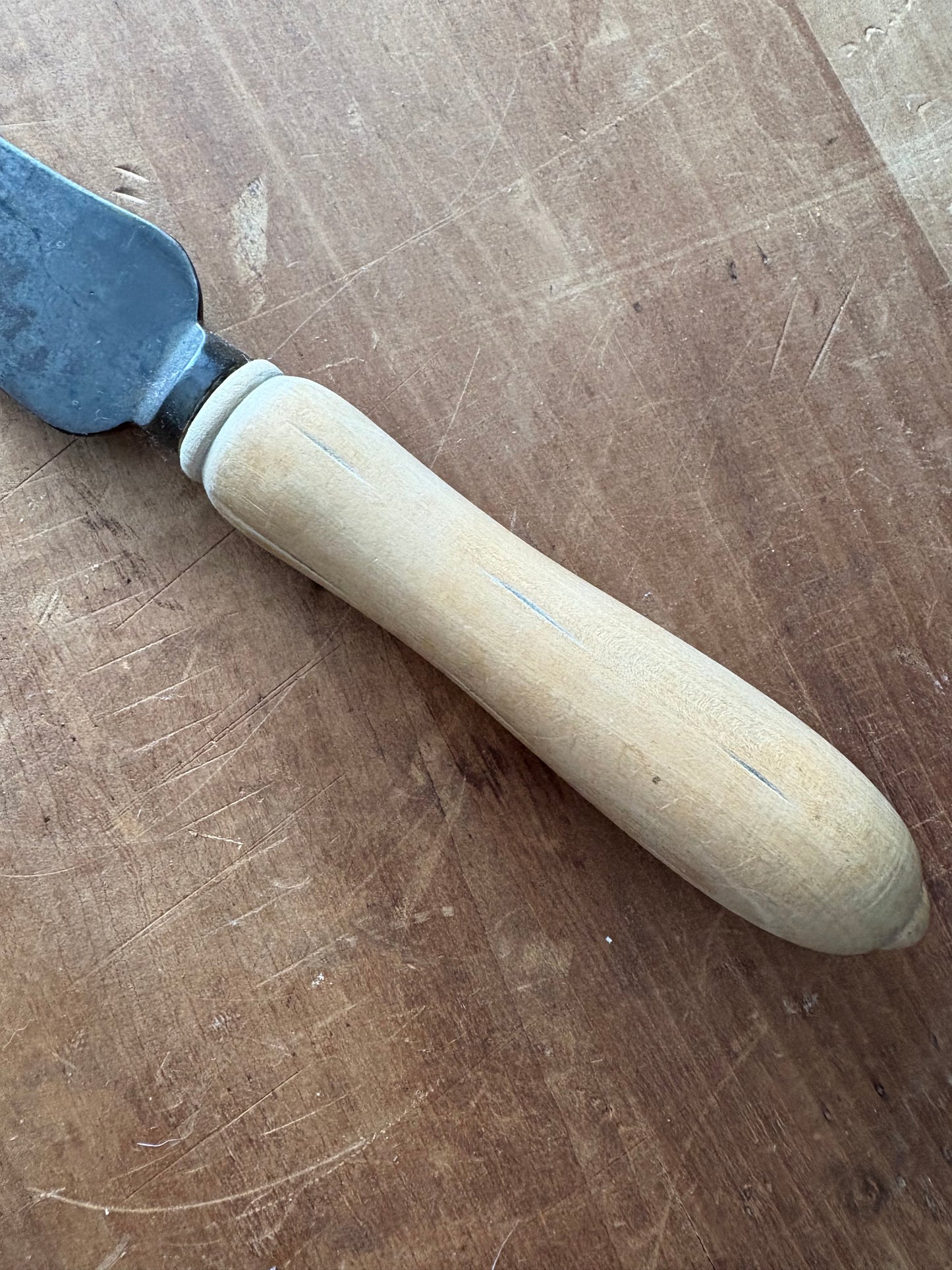Antique wooden bread knife by Thomas Turner & Co. in Sheffield, England