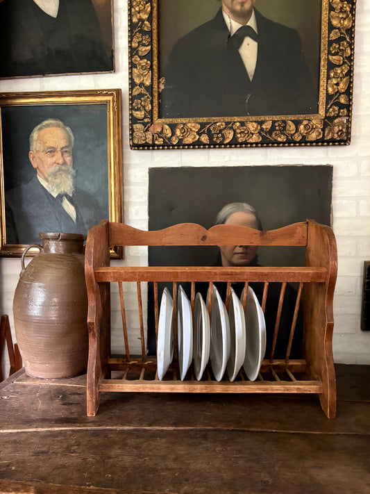 Vintage wooden wall plate rack with scallop detail