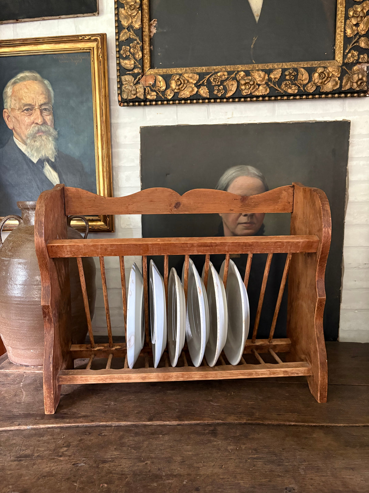 Vintage wooden wall plate rack with scallop detail
