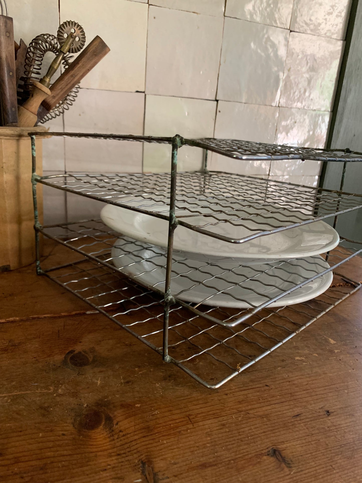 Vintage crinkle wire pie rack