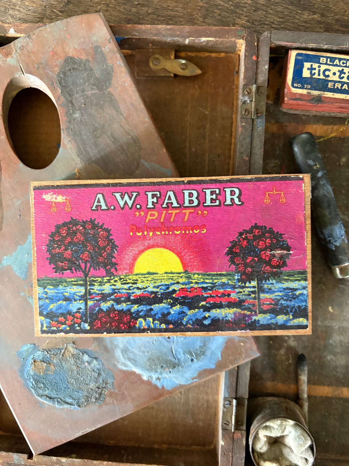 Vintage chalk box | art supplies