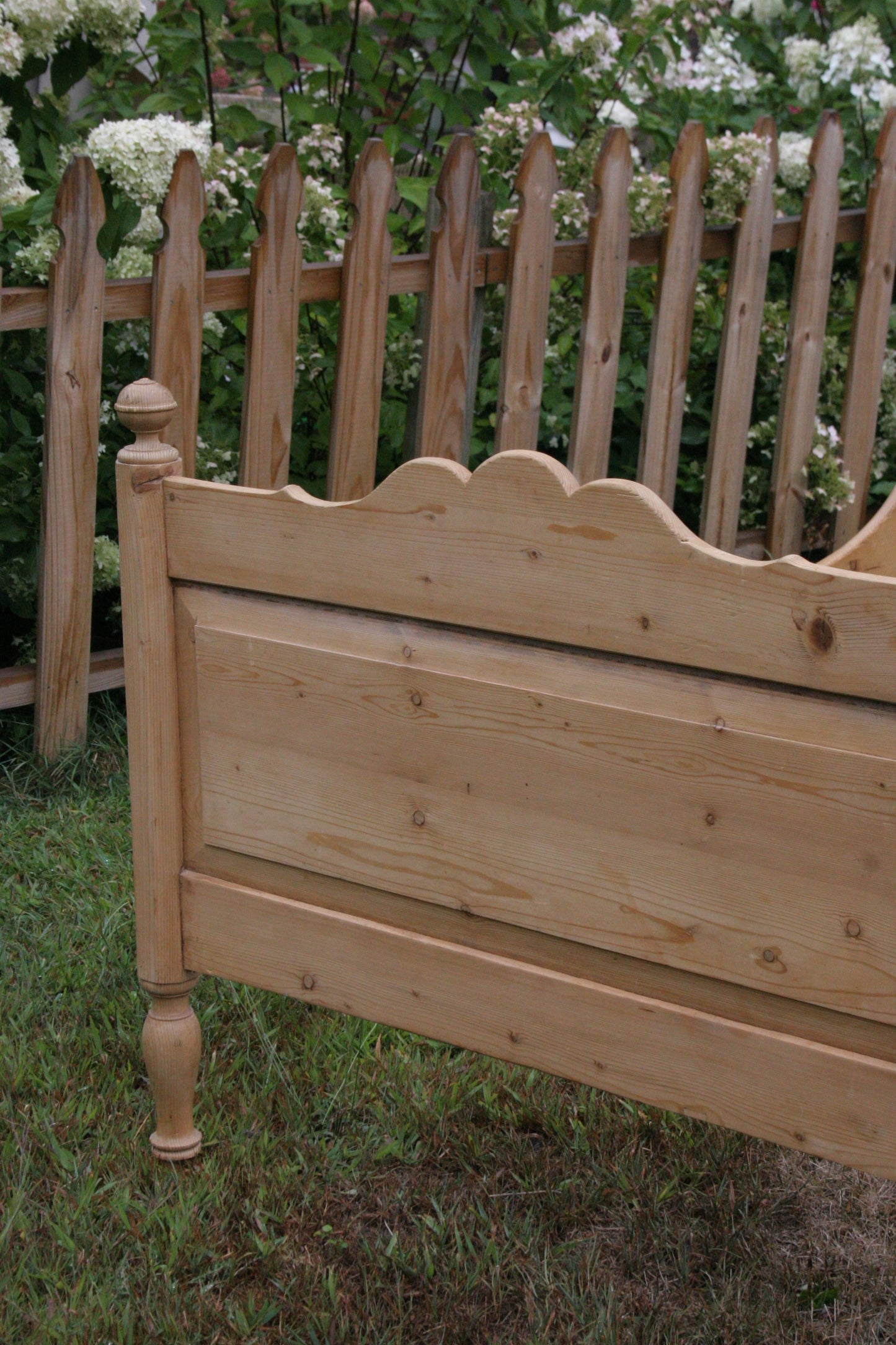 Antique English knotty pine sleigh bed | Twin