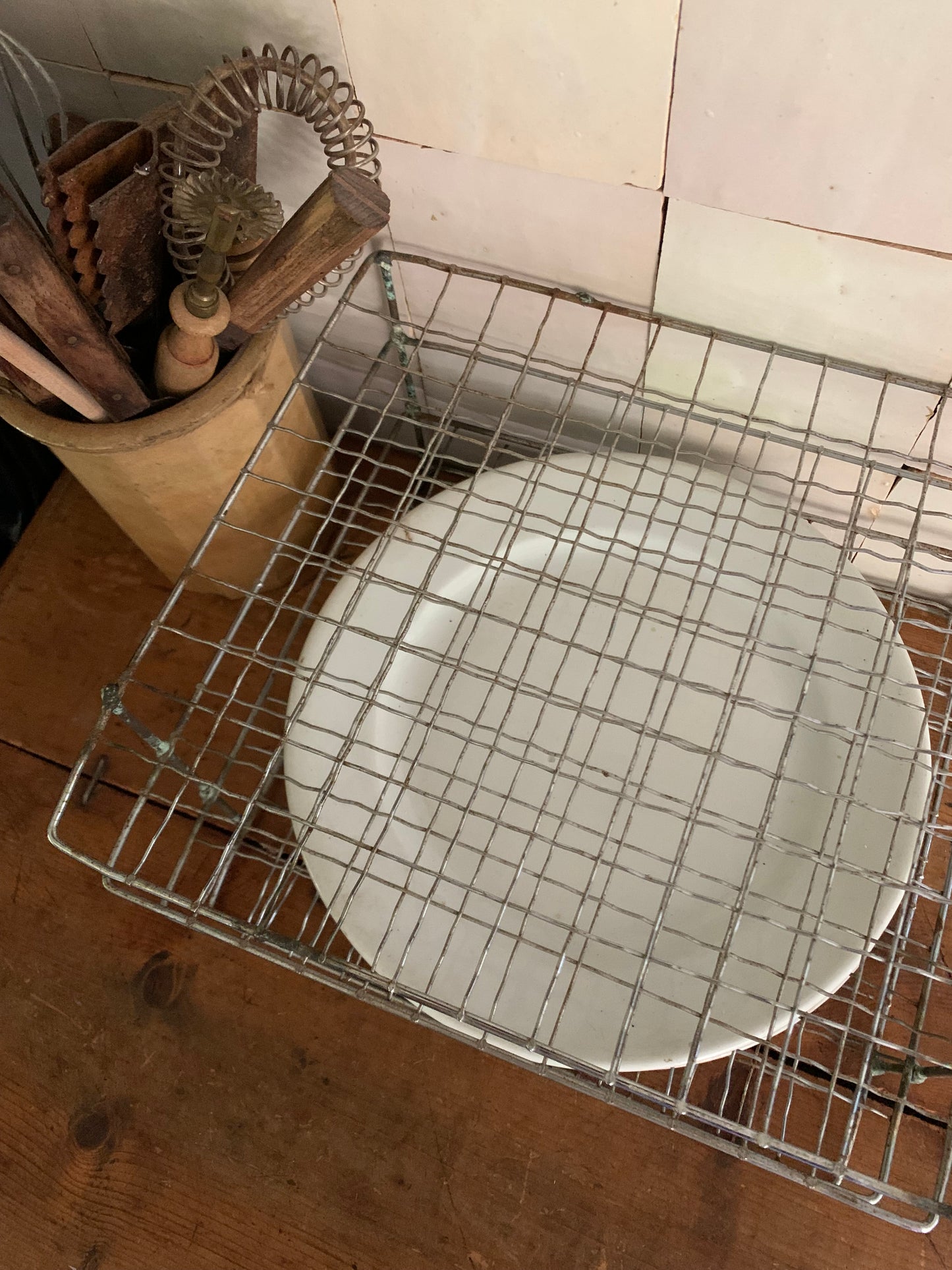 Vintage crinkle wire pie rack