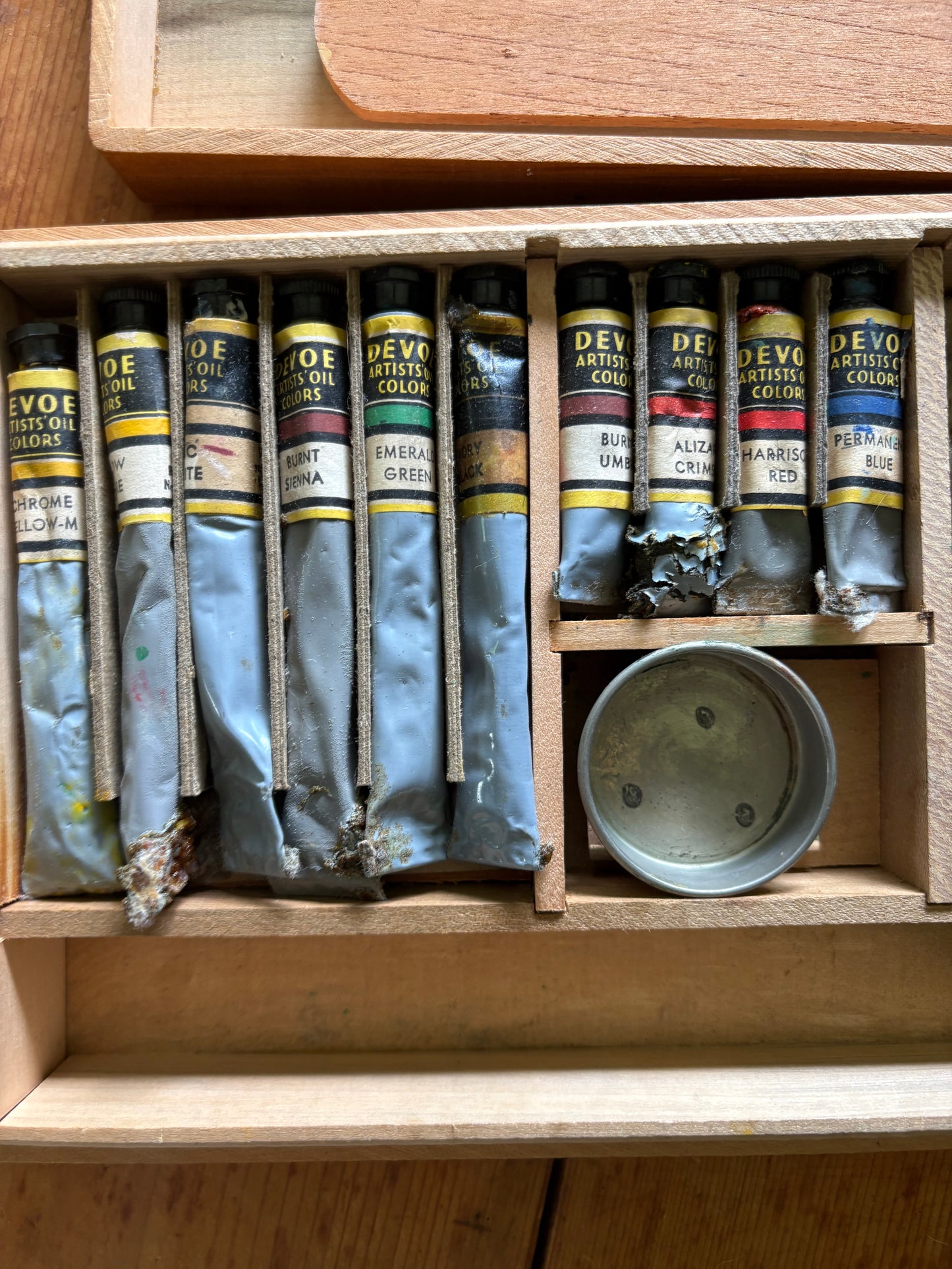 Vintage art supply box | paint & paint palette