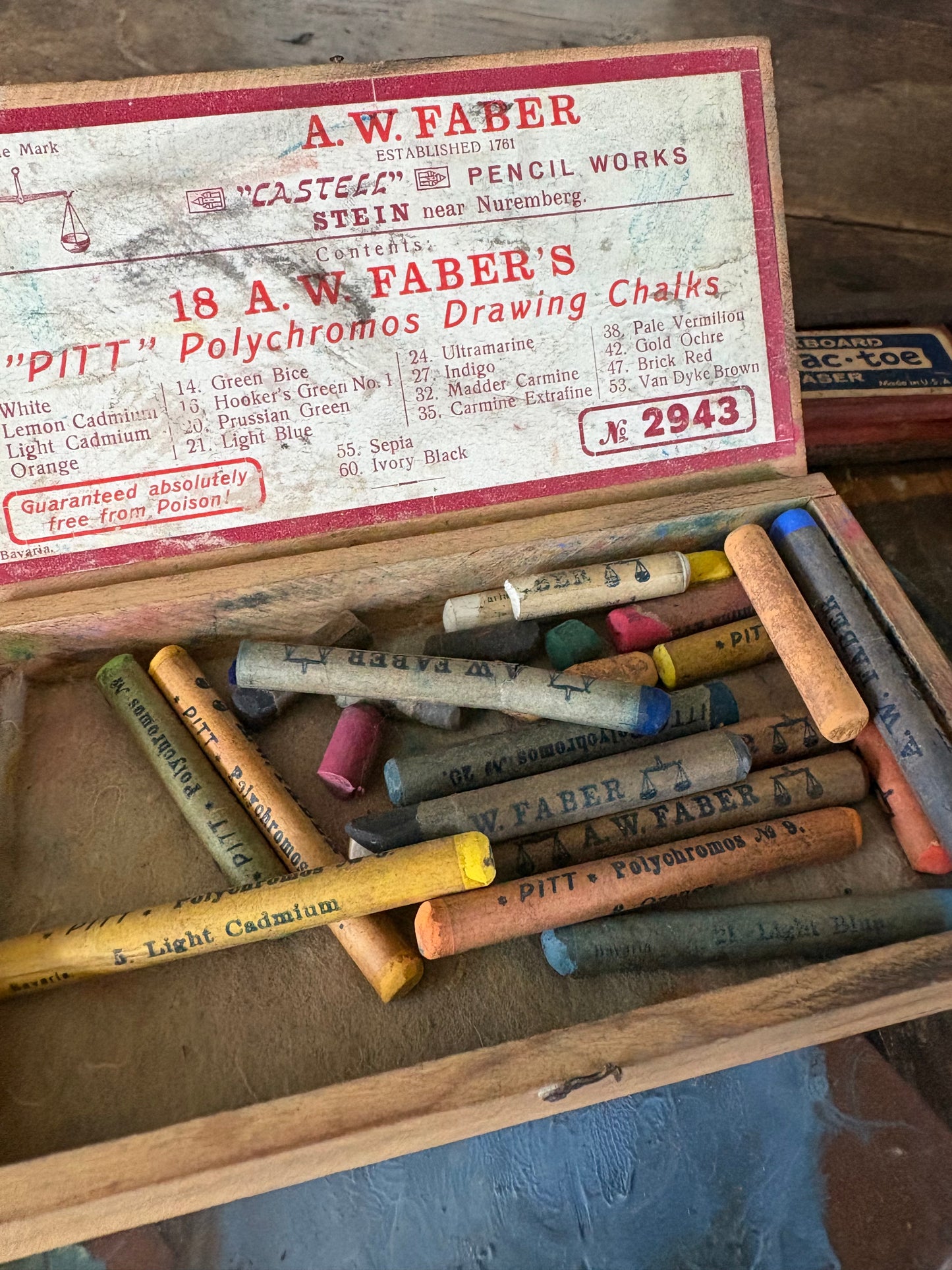 Vintage chalk box | art supplies