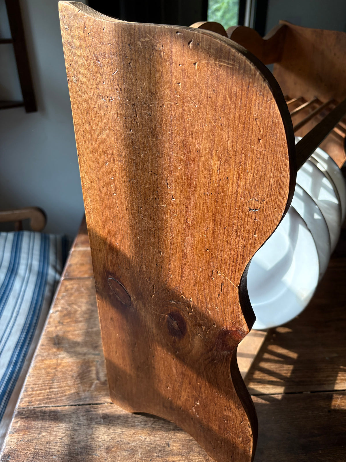Vintage wooden wall plate rack with scallop detail