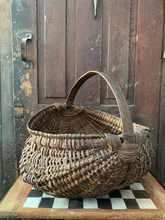 Antique primitive buttocks gathering basket