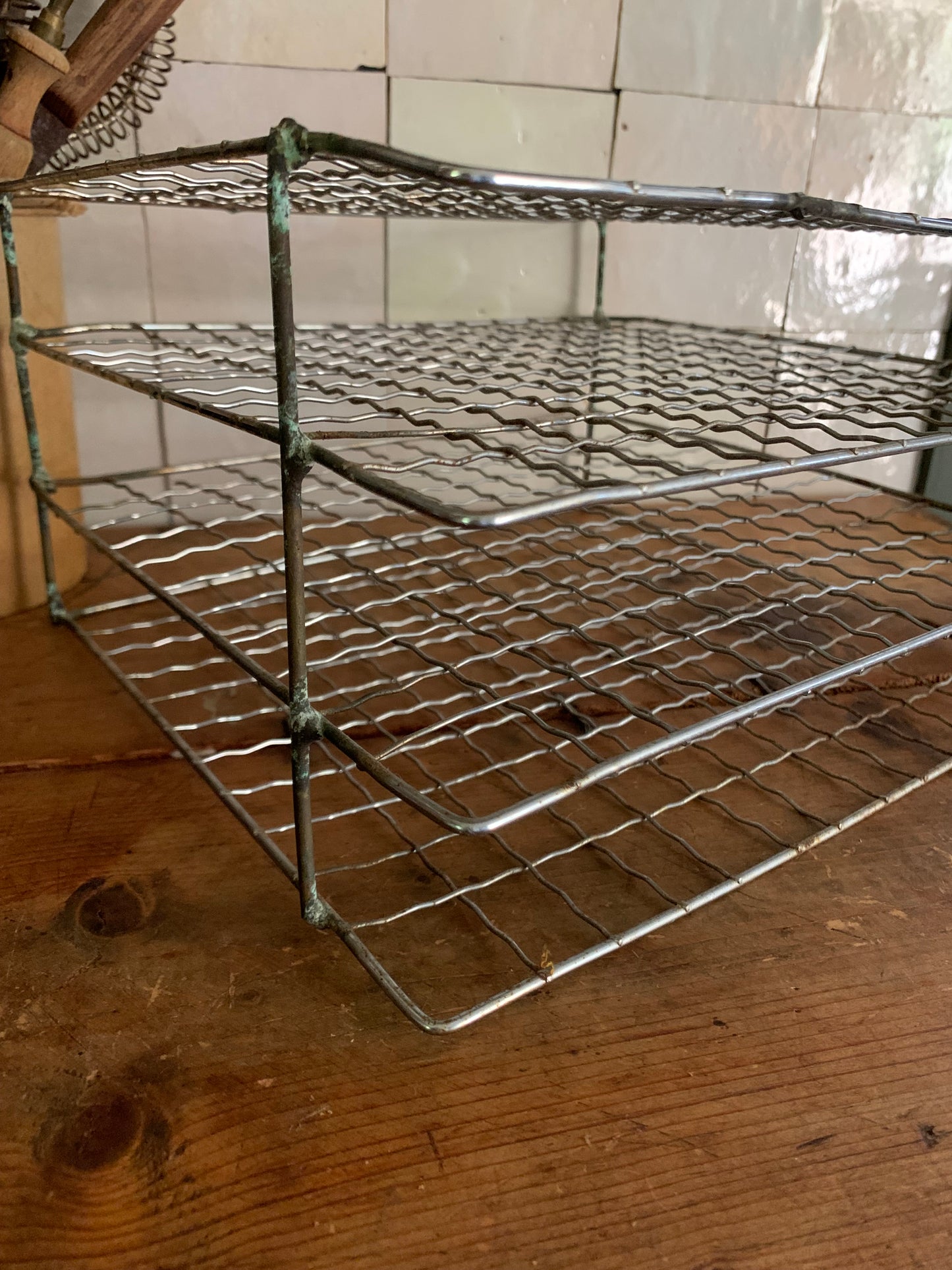 Vintage crinkle wire pie rack