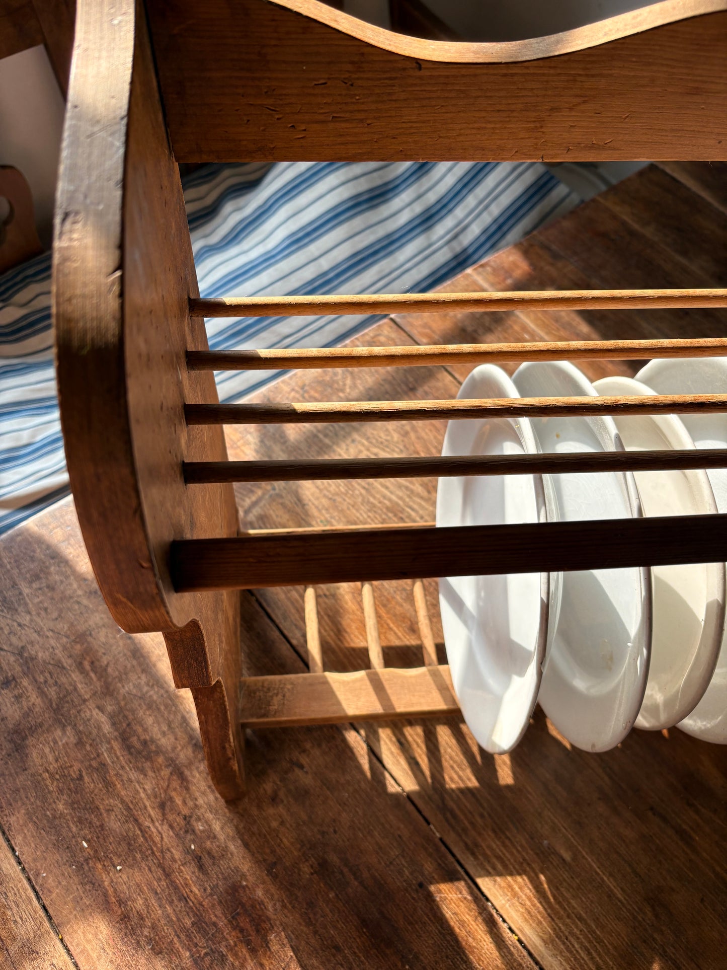 Vintage wooden wall plate rack with scallop detail