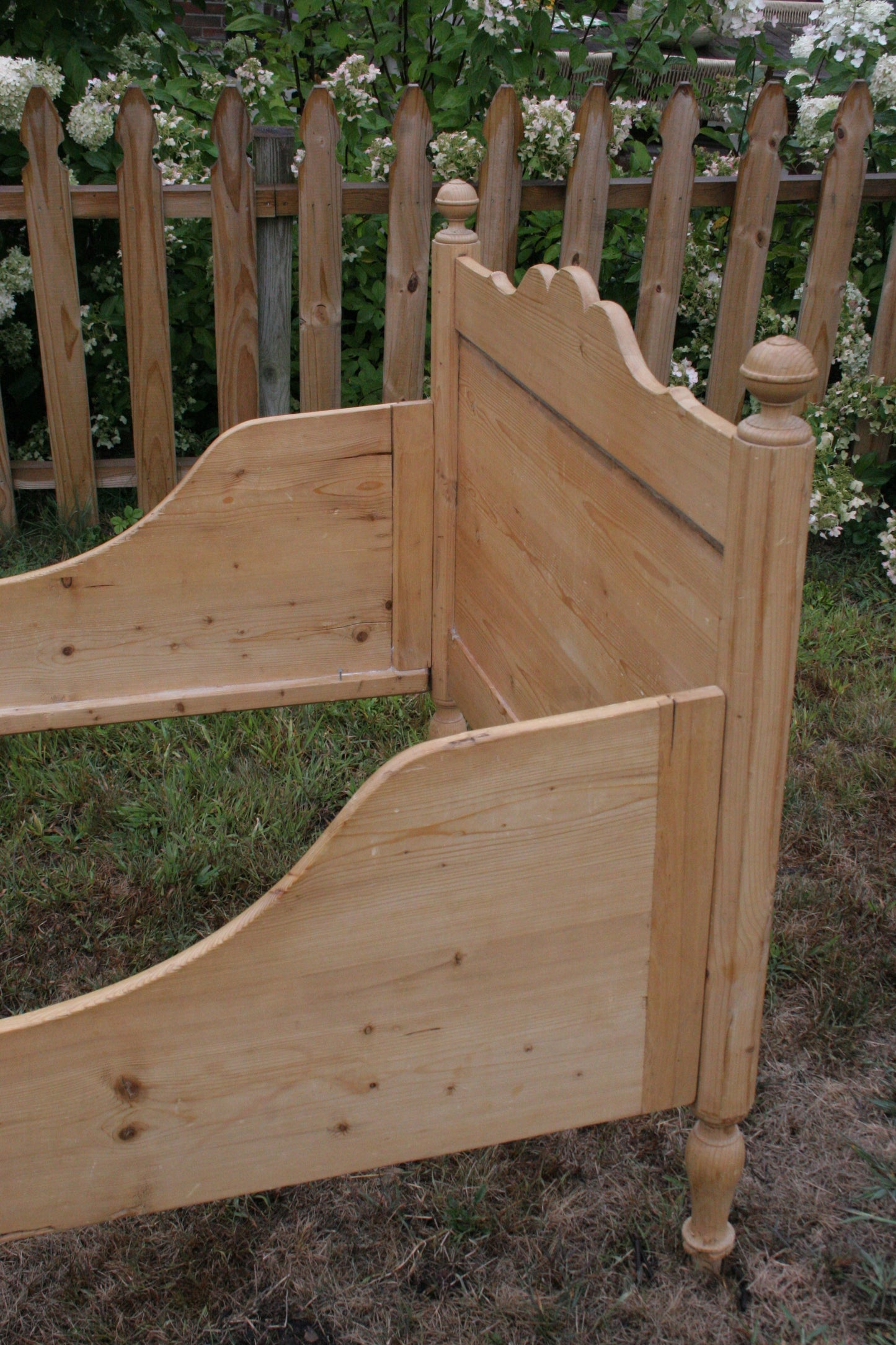 Antique English knotty pine sleigh bed | Twin
