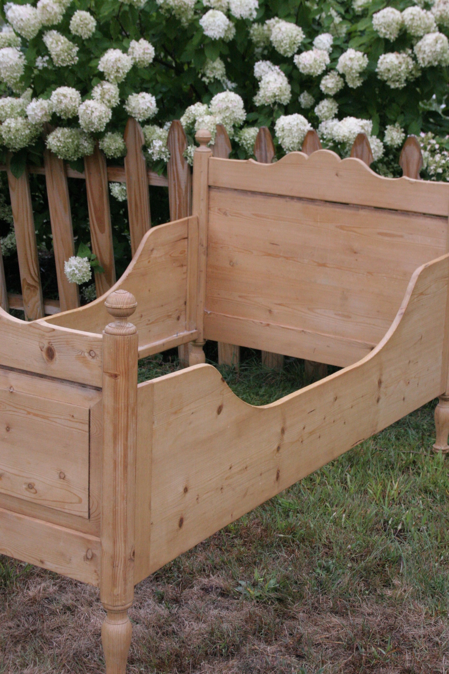 Antique English knotty pine sleigh bed | Twin